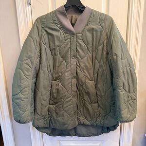 Lululemon quilted light insulation jacket. Women size 10